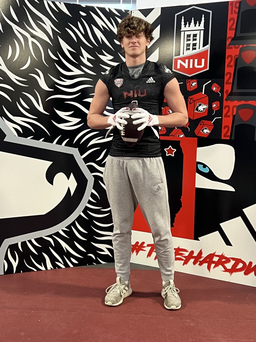 BenPetermann1's tweet photo. Thanks for having me at Northern Illinois @CoachGigli, had a great time checking out the awesome facility.
@NIUCoachHammock @CoachBakerRMHS @EDGYTIM @CoachBigPete https://t.co/3gmVLiuitE