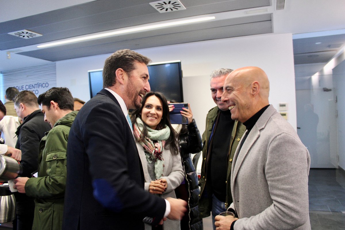 SmartfenixE's tweet photo. 📸 ¿Qué preparamos para presentar #RIGACORE? Os dejamos algunas imágenes más de la jornada del pasado viernes, que nos hace empezar la semana con una gran sonrisa. (1/2) https://t.co/QNp8zgLWI4