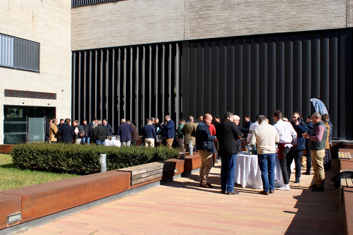 SmartfenixE's tweet photo. @iotsens @AgroAir_Tech @deivilozano @fcodepaulaalgar @aguasdecordoba @cetemet @AntonioHurtado @Rabanales21 📸 ¿Qué preparamos para presentar #RIGACORE? Os dejamos algunas imágenes más de la jornada del pasado viernes, que nos hace empezar la semana con una gran sonrisa. (2/2) https://t.co/bKWbPUg2e3