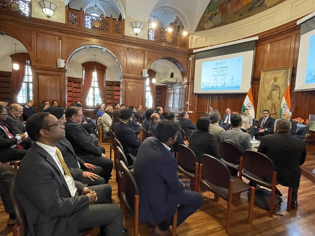 HCI_London's tweet image. Followed by a Panel discussion on ‘Opps. for Indian Tech in UK’, moderated by @alpeshbp, which saw Chief Sci. Adviser @tradegovuk Mike Short, @RussShaw1, @UKPriyaGuha & @ashisharora_08 speak abt talent exchange, grassroots innovation & building bridges btw Startups of 🇮🇳 & 🇬🇧