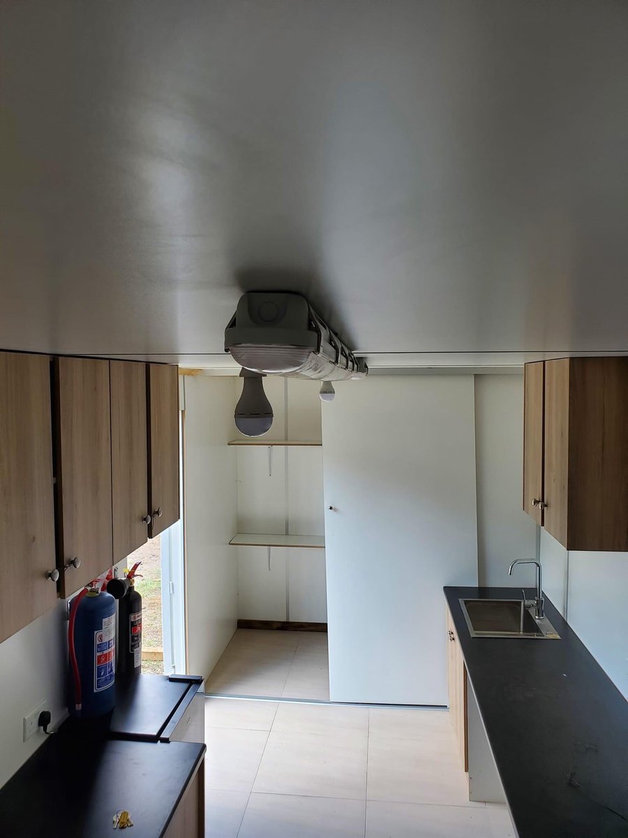 Kurazcontainer1's tweet photo. 20 foot shipping container LAB!! https://t.co/vOahbzj0ax