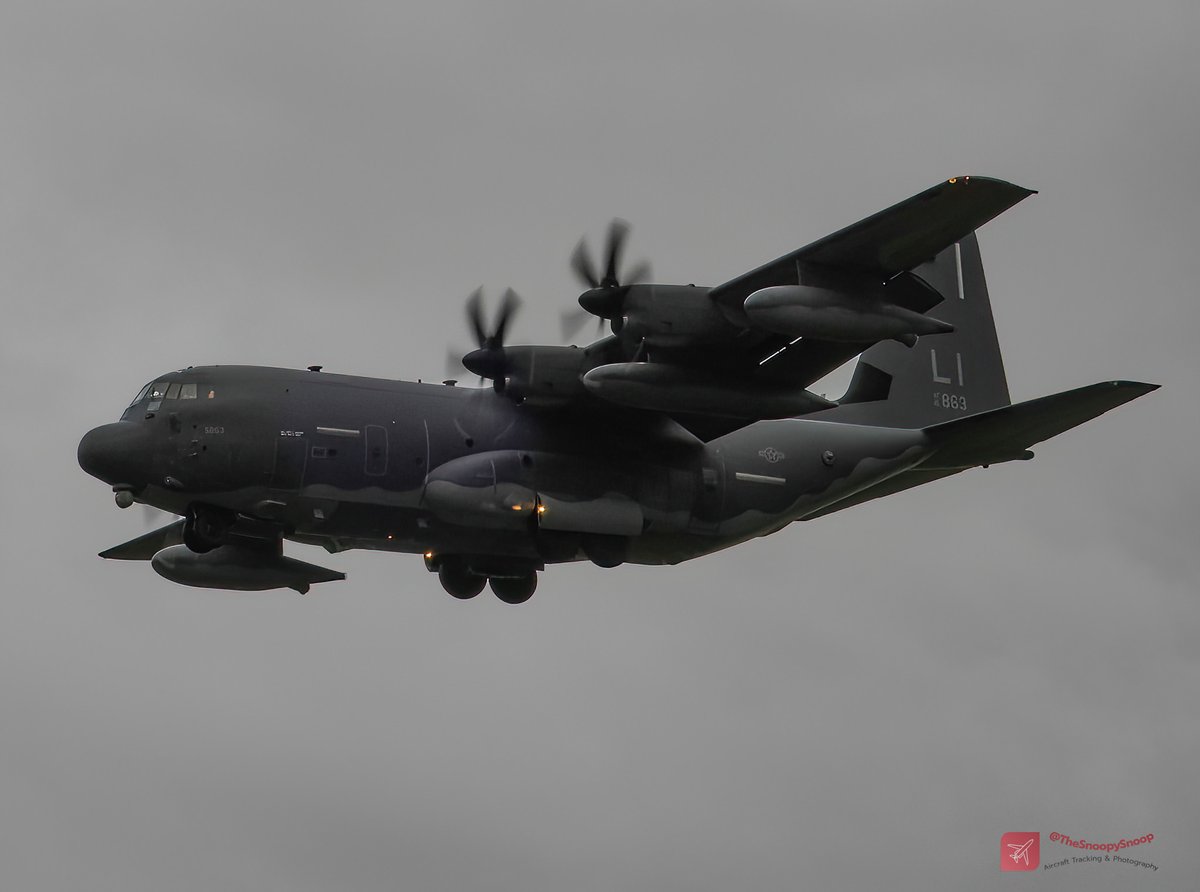 TheSnoopySnoop's tweet photo. #KING11 ๐บ๐ธ USAF
HC-130J Combat King II #AE5F10 16-5863 'LI' 102nd RQS 106th RQW NY ANG
Caught my first ever Combat King today arriving Belfast from Aviano.
Weather not great and started to rain for it arriving. But you can't have everything!
#AvGeek #Planespotting #aviation https://t.co/fX4WzSW7EO