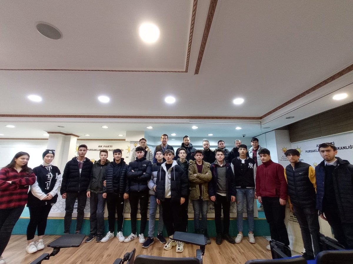 Okul Temsilcileri Toplantılarımıza devam ediyoruz.

Pursaklar🙋🏼‍♂️

İçlerinde sporda başarı merdivenlerini tırmanan kardeşlerimiz var. Başarılar diliyorum.Heyecanın yüksek olduğu samimi bir buluşmaydı😊

Okul Temsilcileri ile beraber Yeni Seçmen Pursaklar hazır💯👏