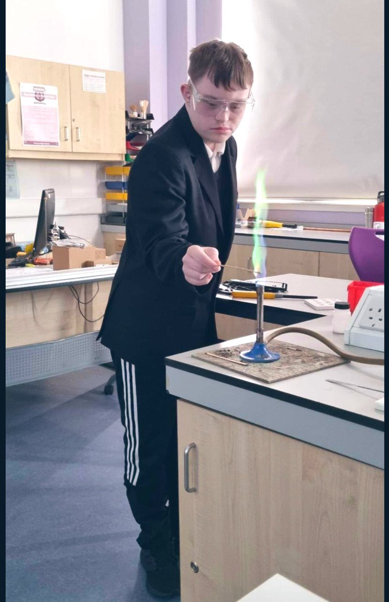 Miss Robertson tweet media