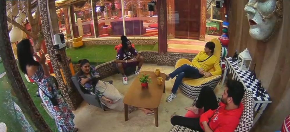 ZoeWithCrazines's tweet photo. I finished watching & recorded the Livefeed.
#ShivSumStan were not seen together becoz accha admi is always around ShivStan
So #SumbulTouqeerKhan & Nimrit are spending time together 🙃
#NimSum #BiggBoss16 #BB16 #SumRit https://t.co/K8csY13JCb