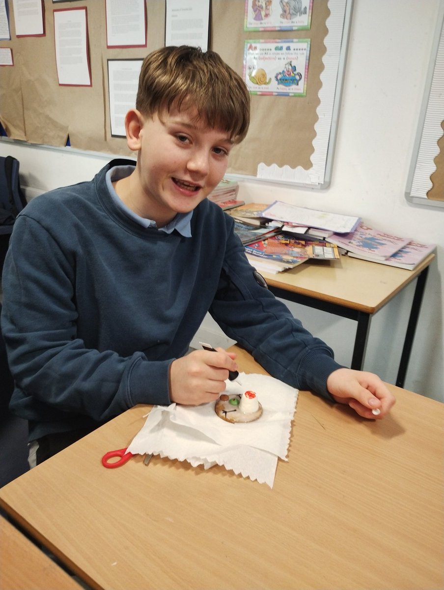 MissSmithSPS's tweet photo. (Part 3)
We had lots of fun today decorating our melting snowmen cookies! 🫠⛄ we focussed on the materials and steps we used to make our yummy cookies as these will help us with our procedural writing task later on this week ✏️ @SimpsonPrimary https://t.co/kOY30Z0M6M