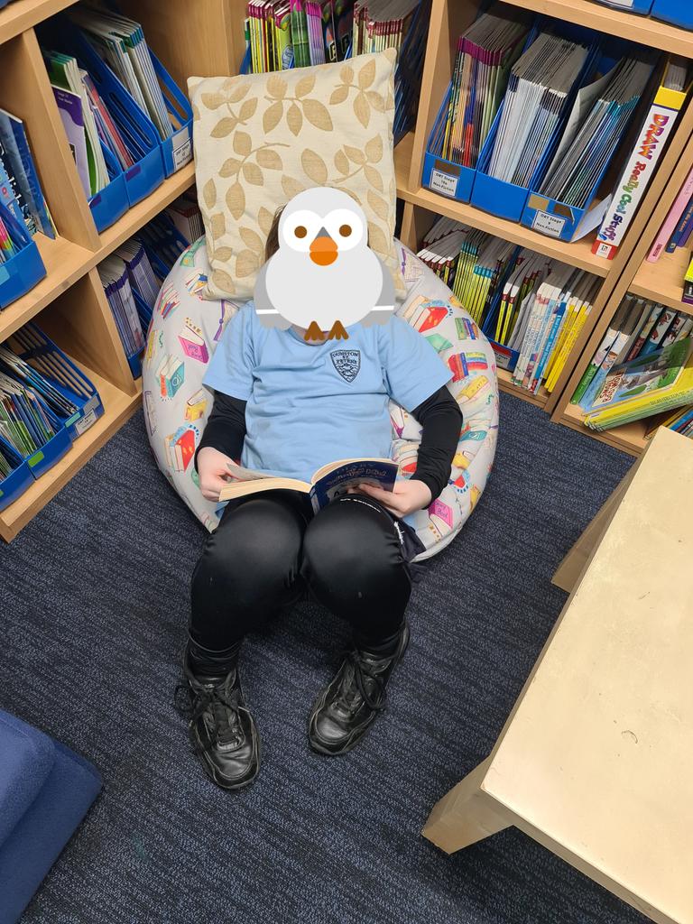 DunstonPrimary's tweet photo. Getting lost in a good book at book club! #SpiresReading @SpiresFed https://t.co/hhDMAnkAXi