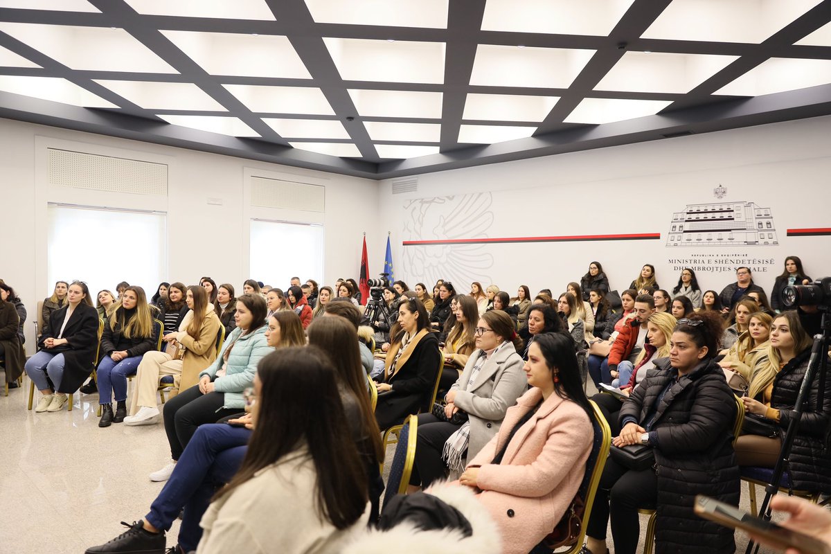 GManastirliu's tweet image. 👩🏻‍⚕️ 🧑‍⚕️ #InfermierëPërShqipërinë

Me kënaqësi mirëprita infermierët e rinj, pjesë e skuadrës prej 9️⃣5️⃣0️⃣ infermierësh të punësuar në sistemin shëndetësor publik nga qendrat e kujdesit parësor, në spitalet e vendit nga veriu në jug.

#Bashkë për #ShëndetësinëQëDuam