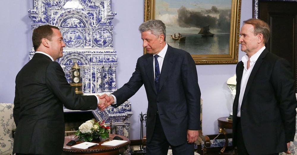 bihusinfo's tweet image. 🤡Прем'єр Шмигаль відповів президенту, що немає достатніх підстав, щоб позбавити одного з лідерів забороненої ОПЗЖ Юрія Бойка звання "Героя України".

З вас по одній такій підставі в коментарях👇🏻

Ми почнемо: поїздка в москву до мєдвєдєва  у 2019 році разом з Медведчуком.