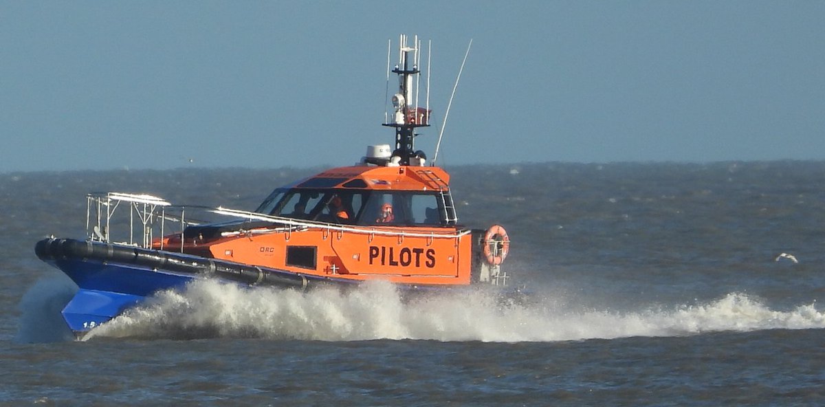 Lowestoft Pilot vessel heading for port this morning. #pilotboats #shipping #boats #maritime