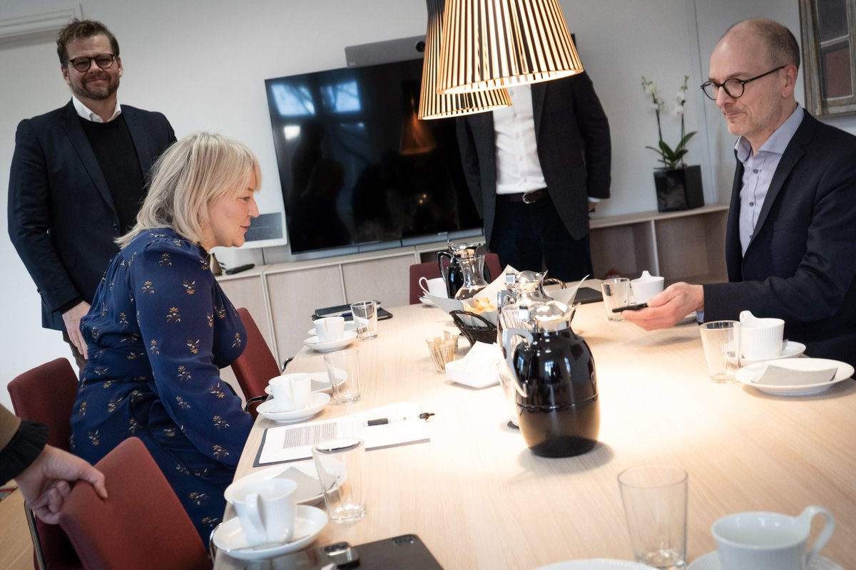 UFM_MIN's tweet photo. .@ChristinaEgelun har i dag haft besøg af GTS og fonde fra #dkforsk og #dkinno. Møderne har handlet om, hvordan forskning og innovation er centralt for at løse de samfundsudfordringer og globale kriser, vi står overfor. F.eks. ift. at nå regeringens ambitiøse klimamål #forskpol https://t.co/Yxl11PERKh
