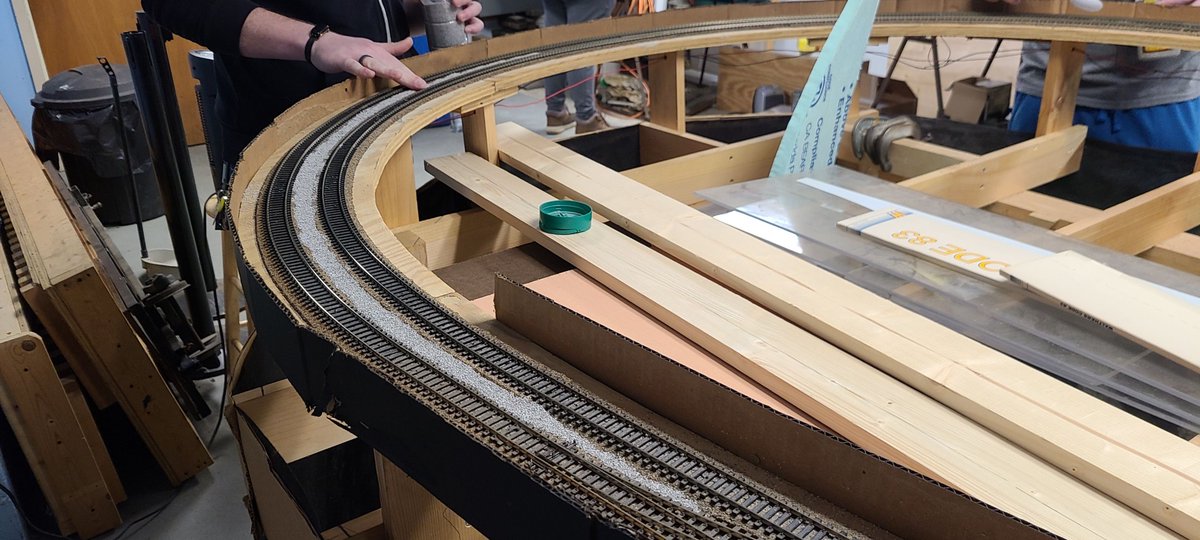 RSME1948's tweet photo. Here’s some pics from yesterday’s work session on the HO layout! https://t.co/fBEztn4bHW