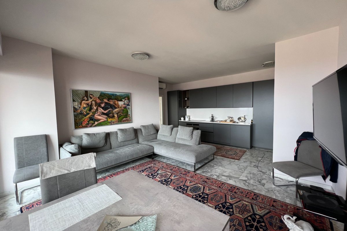 AFIMMonaco98's tweet photo. MODERN PROPERTY FOR SALE! 🤩

Modern 3-room #apartment of 110 sqm for #sale in #Monaco.

➤ 2 bedrooms
➤ 1 bathroom / 1 guest toilet
➤ Equipped kitchen
➤ Large terrace of 25 sqm
➤ A cellar 

Price: 6.500.000€ incl.

Contact our team! +377 97 97 87 87
#montecarlo  #realestate https://t.co/rhObNFGcsW