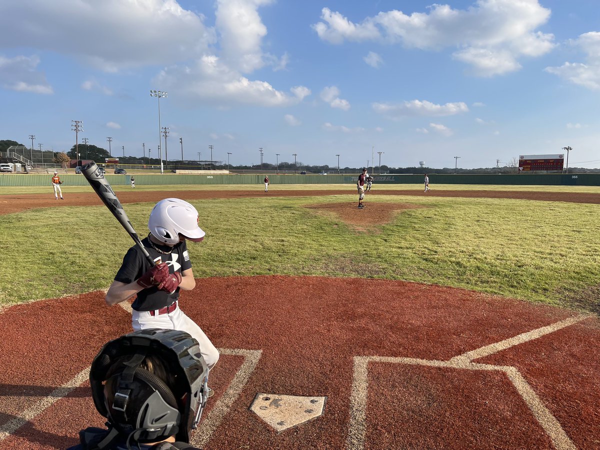 DSBaseballClub's tweet image. At #DSBC, our talented coaches &amp;amp; players work together on core #baseball fundamentals to build their skills💪🏼⚾️

Want to tryout for our #selectbaseball teams? We have new 15U &amp;amp; 18U teams, each with 1-2 spots available 🔥 Contact Coach Stephen Landin to setup a private #tryout!