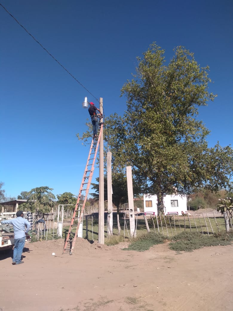 DMocorito's tweet photo. Rehabilitan alumbrado público en 14 comunidades de #Mocorito
#Sinaloa #GobiernoMunicipal #TransformandoContigo https://t.co/lwjV0KBGWr