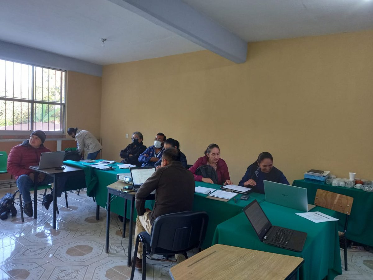 epoem1951's tweet photo. 3er día en #JAFI.  Organizado actividades para el 2do sem.,Ciclo escolar 22-23  de la #EPO195, #ZonaBG019Sultepec, #EducacióndeCalidad
@geramonro05
@israeljeronimol
@EdomexDgfa
@HectorUlisesCG1 https://t.co/Dn4y0GjuhC