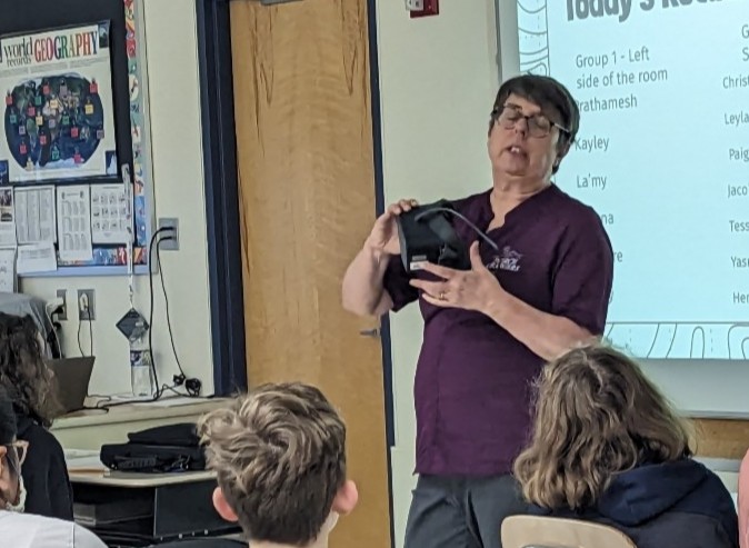 WestChesterASD's tweet photo. In collaboration with #WCASD tech staff, teachers, & the school librarian, @PeircePride students got a unique view of the world during their World Geography classes π
While we can't quite see it, these Virtual Reality headsets brought the lessons to life! #WCASDEducates https://t.co/WvIPHVcSEl