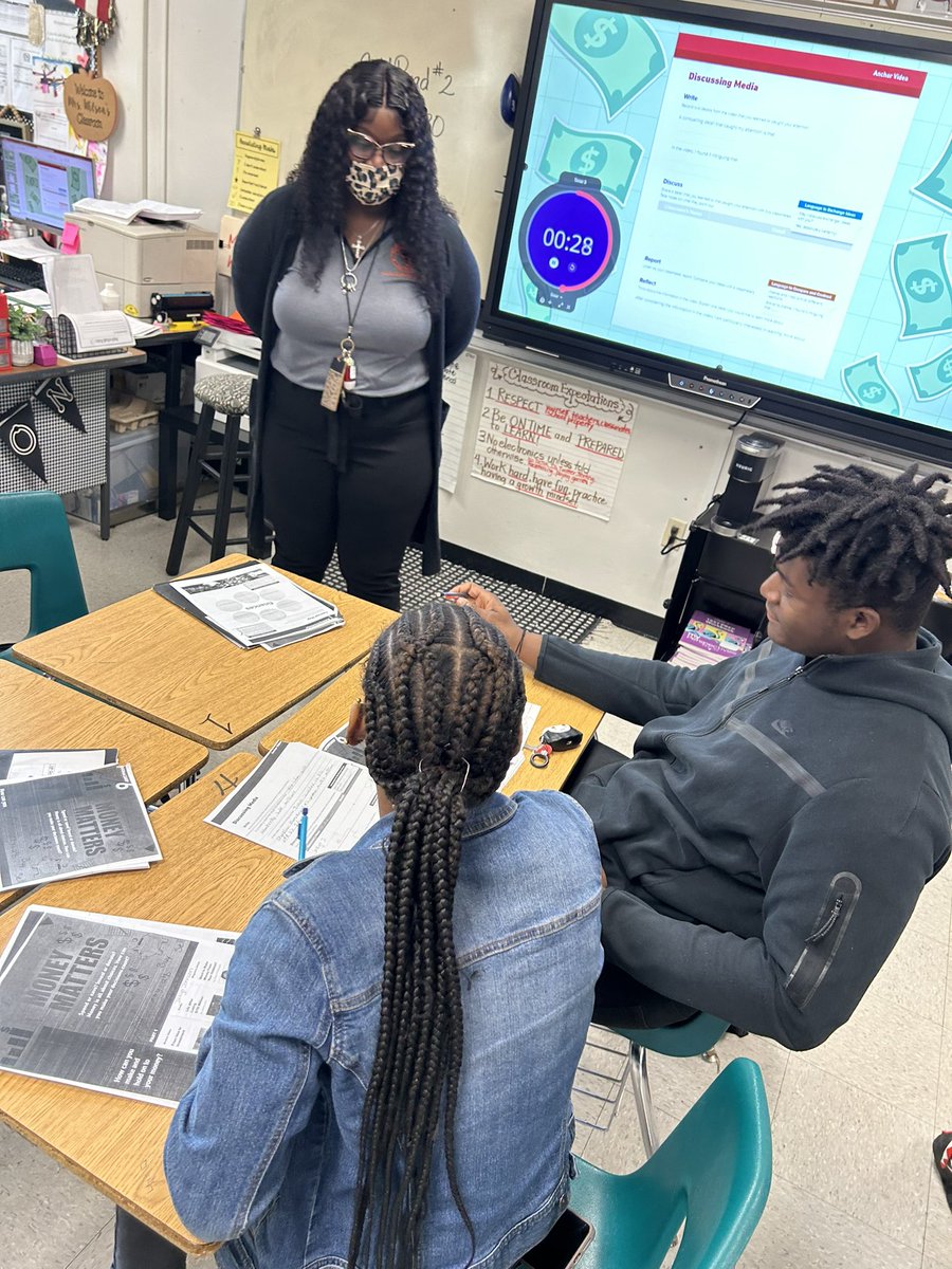 AnneKnight4Edu's tweet photo. @BTW_SHS Reading teachers have students on their feet as they learn! Incorporating all learning styles in lessons is important because it helps learners to process information more effectively. @MDCPSDAS #4Corners #PeerEditing #CollaborativeDiscussions https://t.co/MW8gKVe2eL