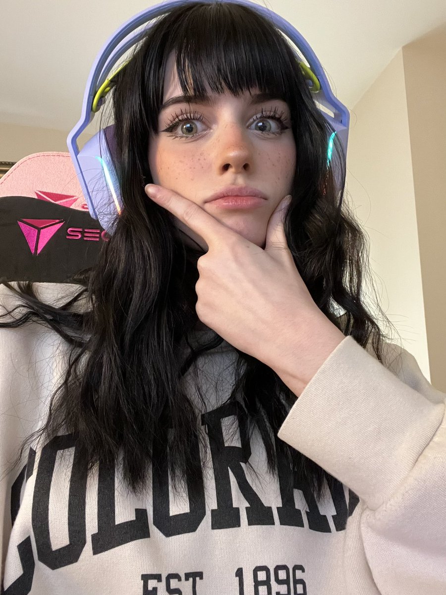 gamer girl https://t.co/uZXezOIX0D