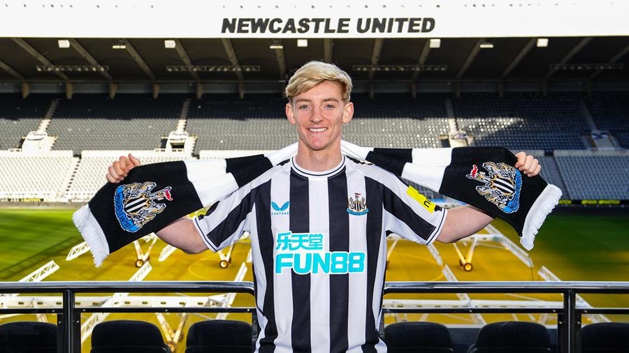 tfalex1892's tweet photo. Fun pod with @Roobenstein7 &amp; @KyleRJthompson discussing where Gordon fits in tactically, the departure of JJS &amp; Maddison and Gallagher links this window and next 

Sign up to listen: https://t.co/OcELsrGs6m https://t.co/Z3ohTjt0mE