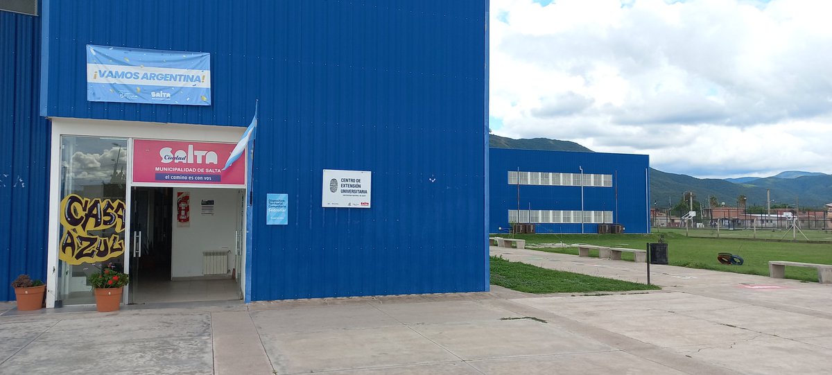 AUlloaSalta's tweet photo. Casa Azul en zona Sudeste de la ciudad de Salta
Creada para que trabaje en apoyo y contención de chicos con adicciones.
CEDRONAR se borró y paga unas pocas becas entre 34.000 y 60.000$.
Quedan 2 sicologos que trabajan martes y  miércoles
8 chicos que pasan un rato
Así no alcanza https://t.co/RVd1Hma8Kh