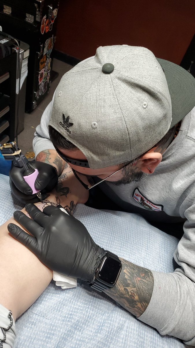 captain_annina's tweet photo. Spontaneaous birthday ink is the best ink #Scorpion #goldtigertattoo #saratogasprings https://t.co/XqHdGLCE11