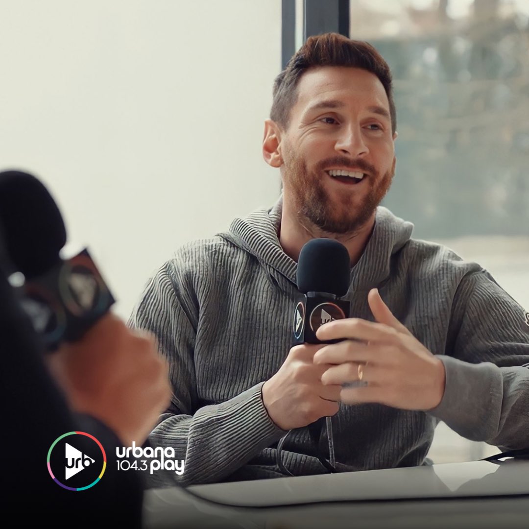 UrbanaPlayFM's tweet photo. GRACIAS, CAMPEÓN⭐️⭐️⭐️ #MessiEnUrbanaPlay https://t.co/w9h3qL2kXA
