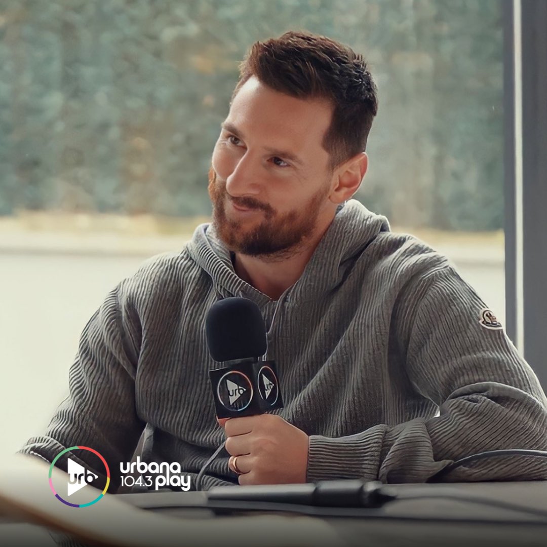 UrbanaPlayFM's tweet photo. GRACIAS, CAMPEÓN⭐️⭐️⭐️ #MessiEnUrbanaPlay https://t.co/w9h3qL2kXA