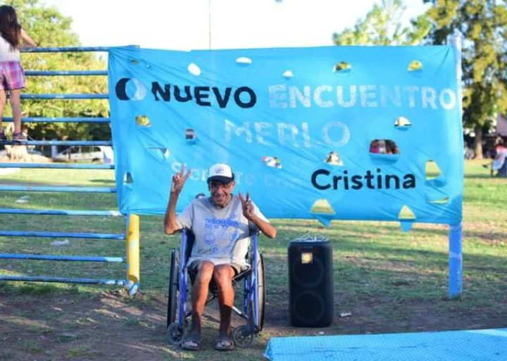 EncuentroMerlo's tweet photo. El Domingo compartimos una tarde junto a las infancias en #AltosDeMerlo

✌️ Junto a las familias del barrio pasamos una tarde de juegos, pintura y cerramos con una rica merienda. 

💙 Construyendo más #NuevoEncuentro ¡Sumate! 

@juvenemerlo https://t.co/PEsLOEL0Hv