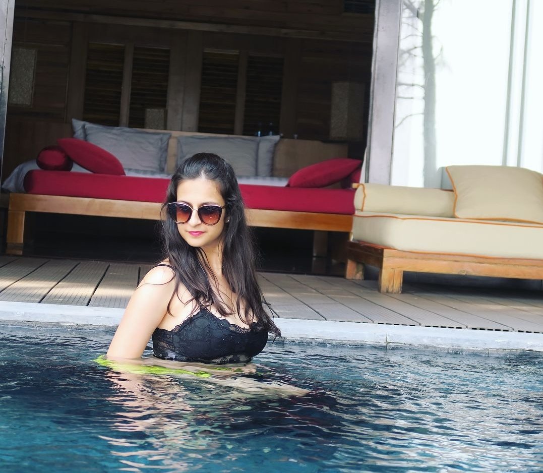 photocollectio7's tweet photo. Woh sochte the ki hum akele ghumne gaye to kon milega Hume...
Unhe kya pata ki log hamare pi6e pi6e aate he
#private_pool https://t.co/5aLKKylsAa