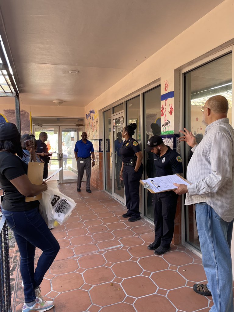 Walking One Stop services were available this week at Culmer Place. Thank you to <a href="/walkingonestop/">Walking One Stop</a>, <a href="/miamipd/">Miami PD</a>, <a href="/careersourcesFL/">CareerSource SFL</a>, and our other partners for making this happen.
Walking One Stop provides resources for various social services to residents right on their door step.