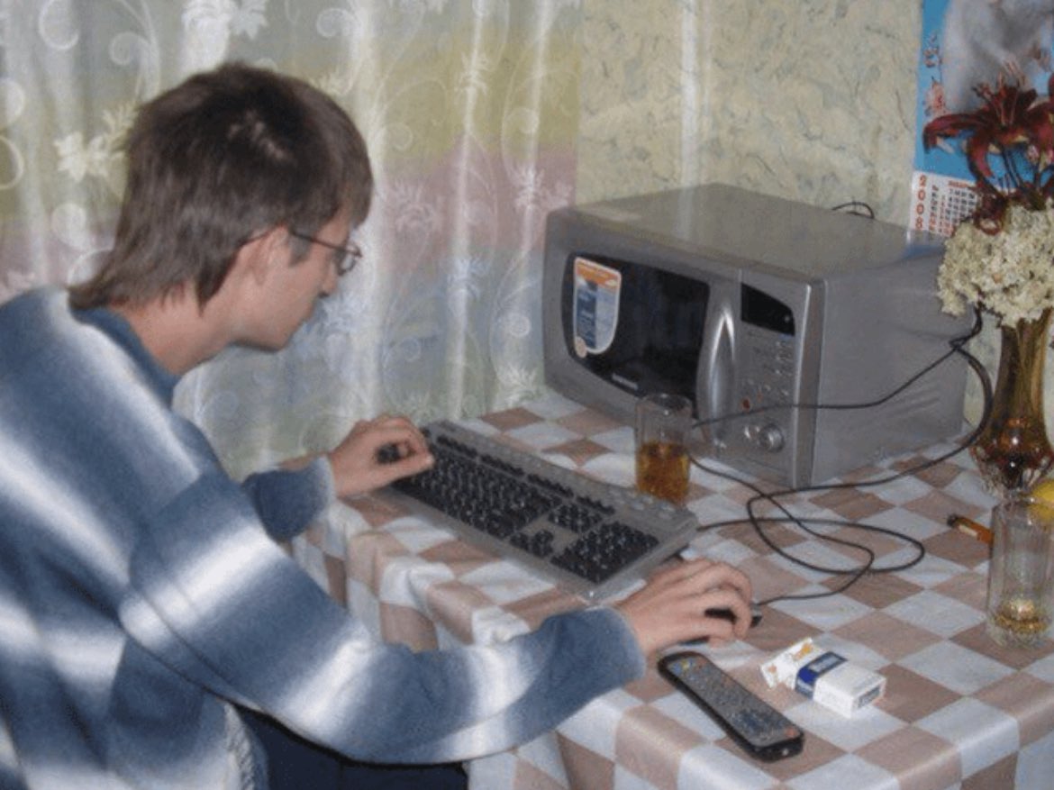 Ministerr's tweet image. Bought myself a new setup, ready to trade some NFTs