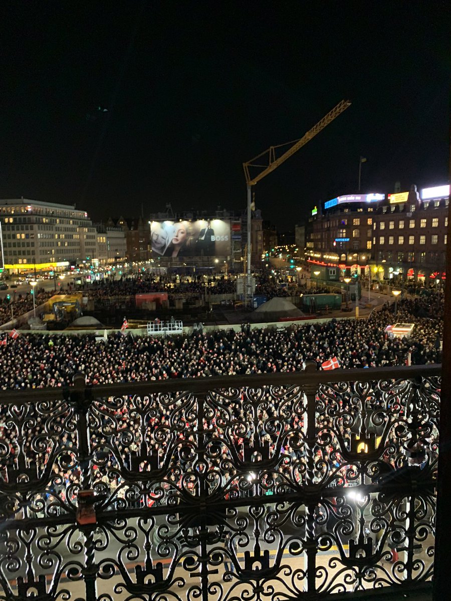 YildizAkdogan's tweet photo. I dag tog vi imod verdensmestrene på Rådhuset med pandekager og klapsalver👏🏽🇩🇰💪🏽🥇#haandbold https://t.co/3NFXftHjPF