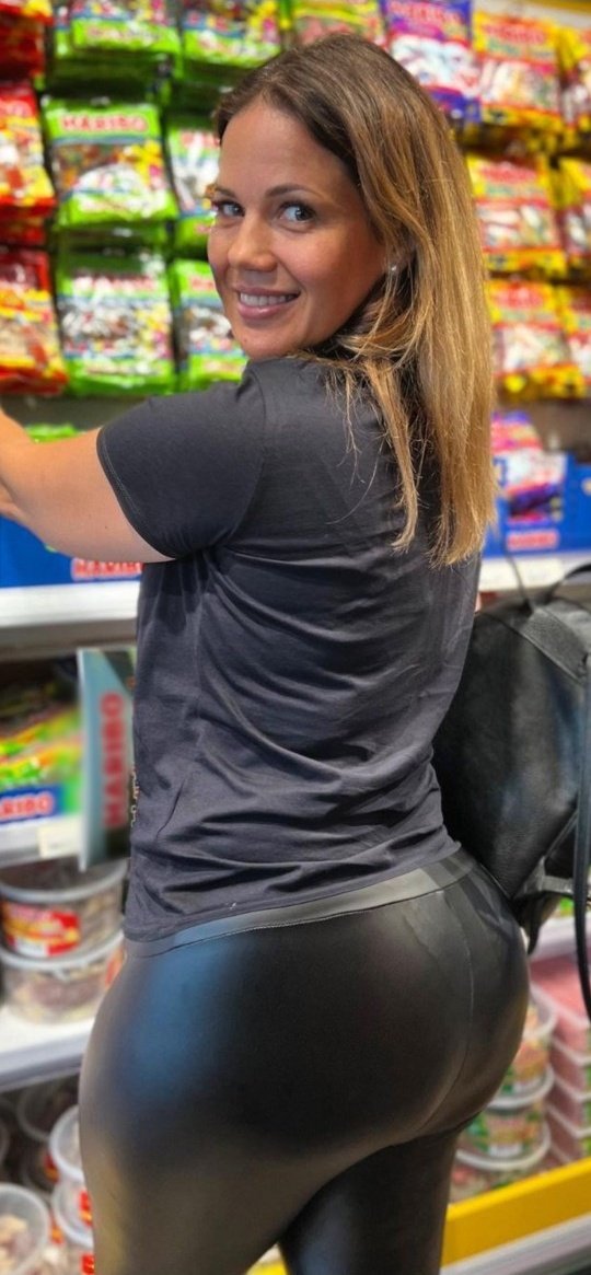 auroraortiz1980's tweet photo. Quieren algo del Oxxo🔥 ? O me quieren a mi ❤️? 
Se transparenta mucho 😳🍑? https://t.co/2RXPJvKcov