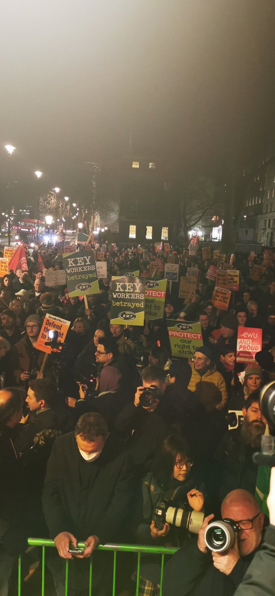 Martin_Abrams's tweet photo. Thousands of workers and trade unionists descended on Westminster tonight to send a clear message to the Tory Government that we will fight their fascist and authoritarian #AntiStrikeBill and #AntiProtestBill and we will win!
#RightToStrike https://t.co/9yLfoYeGpQ