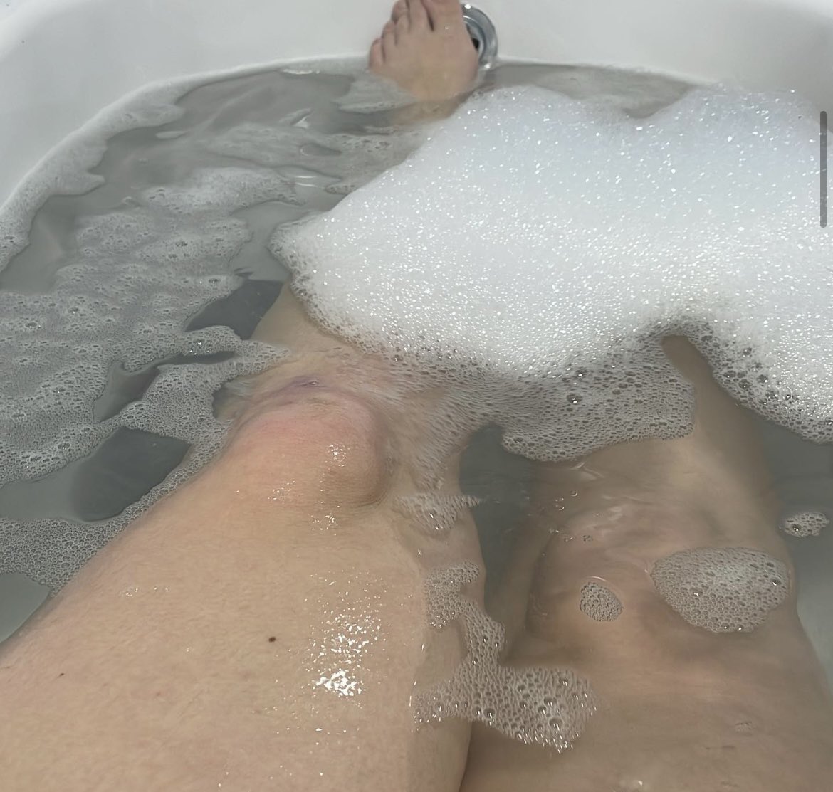 MarieBoam9's tweet photo. @CashApp @onlyfanspromoto #bubblebath #longlegs #MONEY £DonnaCover10 https://t.co/RAQf04uUVT