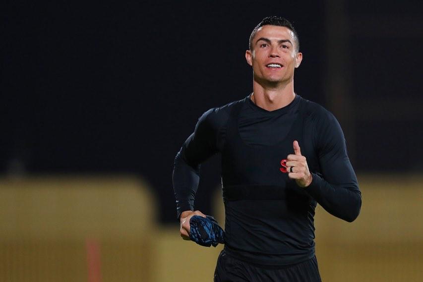 ActuFoot_'s tweet photo. 37 ans et toujours la même discipline. 💪

📸 IG / cristiano https://t.co/azxdKr1SP1
