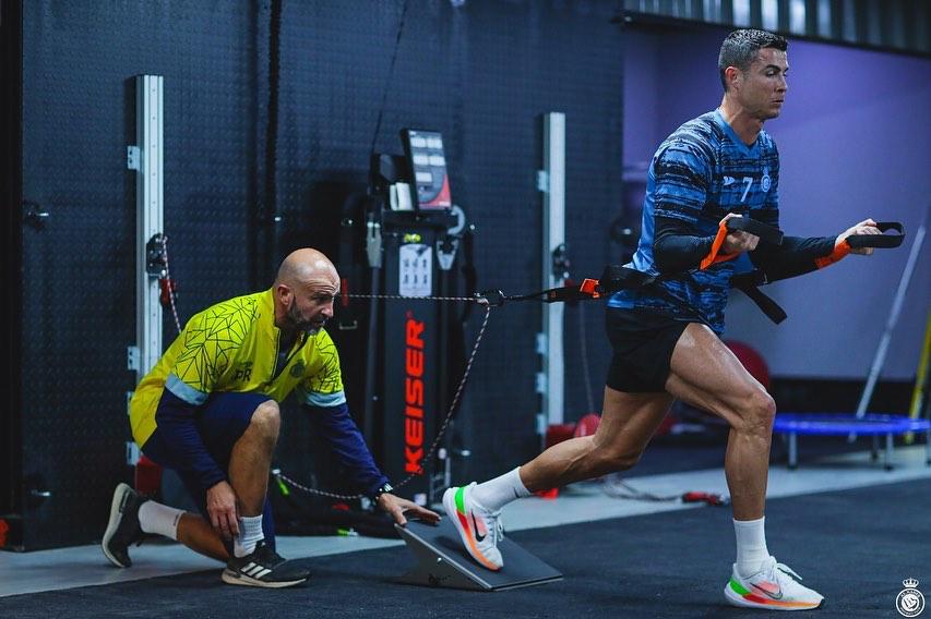 ActuFoot_'s tweet photo. 37 ans et toujours la même discipline. 💪

📸 IG / cristiano https://t.co/azxdKr1SP1