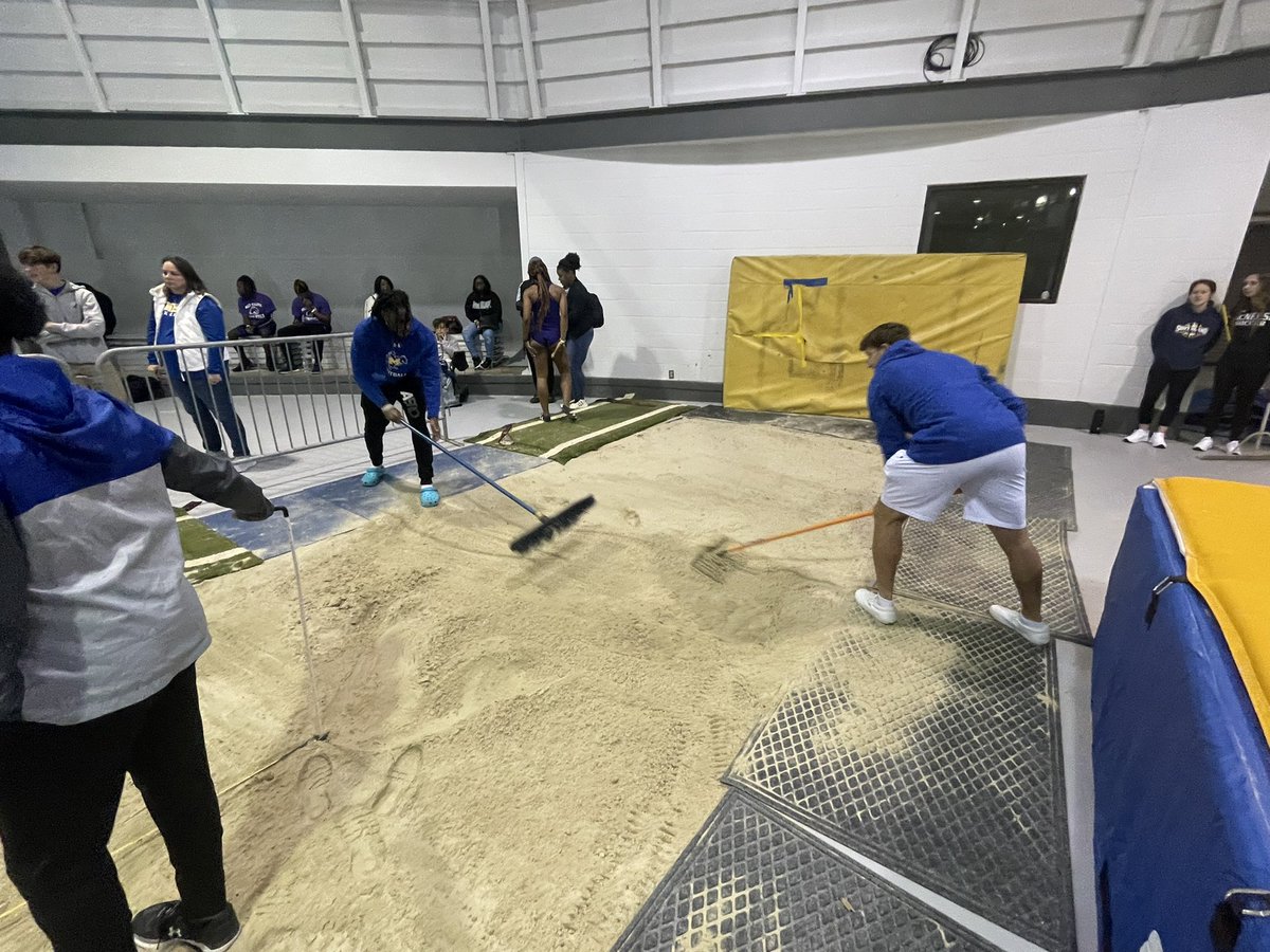 Taking a minute to send a big Thank You to <a href="/McNeeseFootball/">McNeese Football</a> <a href="/McNeeseSoccer/">McNeese Soccer</a> <a href="/McNeeseSoftball/">McNeese Softball</a> and <a href="/McNeeseVball/">McNeese Volleyball</a> for volunteering for this past weekends Indoor <a href="/McNeeseTF_XC/">McNeese T&F/XC</a> meet!!! Y’all did a great job with everything and supporting your fellow Student-athletes! 🤠 #GeauxPokes