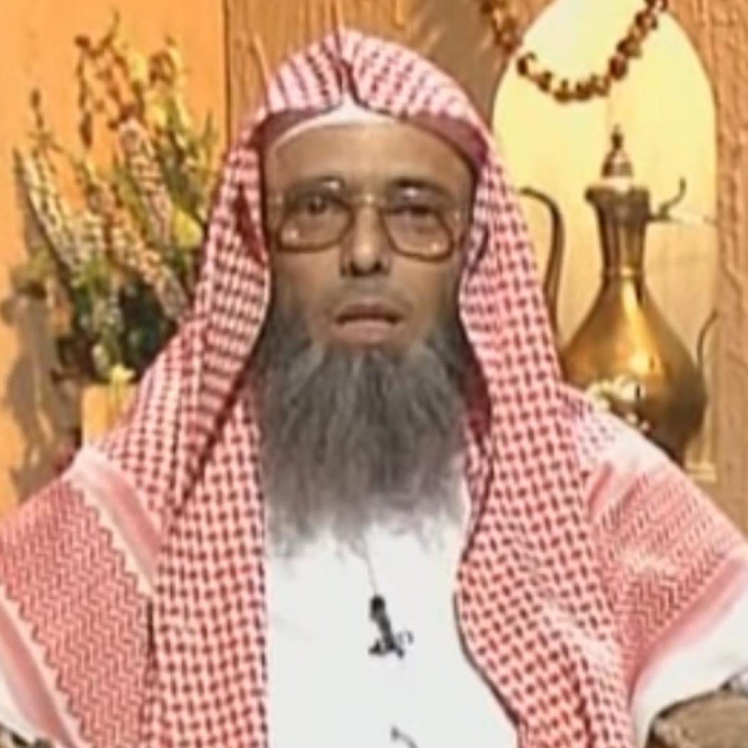 F_muttarf's tweet photo. امتدادًا للجهود التي نبذلها في كشف الأفكار المتطرفة ورموزها لا يمكن أن نغفل أبدًا عن الترويج الكبير الذي يقوم به الخارجي #صالح_حمامه من خلال نشاطه المسموم في منصات التواصل الاجتماعي المختلفة حول المتطرف الأكبر وكبيرهم الذي علمهم السحر وهو #سفر_الحوالي ! https://t.co/byXHcEA0U3