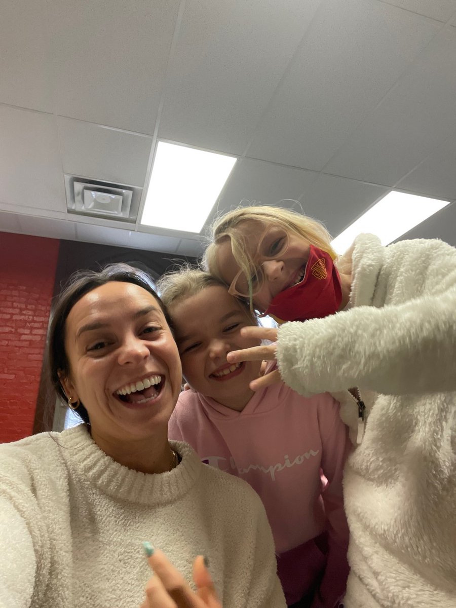 .<a href="/KSHB41/">KSHB 41 News</a>'s <a href="/meganrabundis/">Megan Abundis</a> loves spending time at Hale Cook with mentees Adley &amp; Greta! "They remind me what life is like for elementary kids," Megan said. "I love bringing a smile to their faces."

Interested in mentoring? ow.ly/ZFta50MsQmH <a href="/MENTORnational/">MENTOR</a> #MentoringMonth
