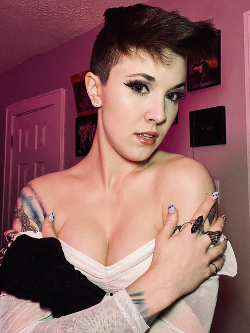 𝐼 𝒶𝓂 𝓈𝓌𝑜𝓇𝓃 𝓉𝑜 𝒸𝒶𝓇𝓇𝓎 𝓎𝑜𝓊𝓇 𝒷𝓊𝓇𝒹𝑒𝓃𝓈. https://t.co/vTcSFVMAkN<a href="/tag/imperaunholyvestments"class="tags"><span>#imperaunholyvestments</span></a>