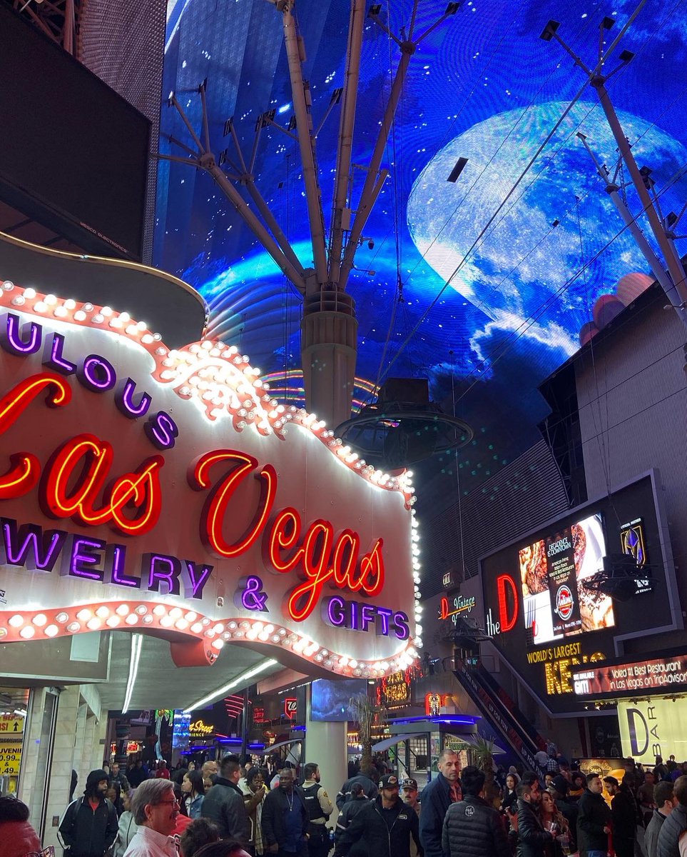 richdev_on's tweet photo. Winter in Las Vegas 🎰 https://t.co/cLu2dYQyG0