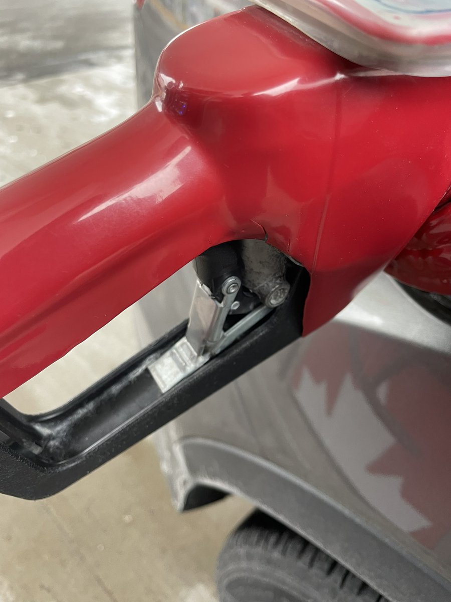 ScottFoxonair's tweet photo. Shoutout to the gas stations that still have these … I appreciate you. https://t.co/LpzUhRYPVu
