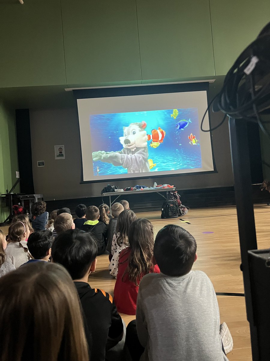 BVWolfSprings's tweet photo. Scout helped us launch our #OneSchoolOneBook today along with a very special guest, Honey, a real search and rescue dog! We are reading Rescue on the Oregon Trail by @KateMessner. 🐾 @WSELibrary https://t.co/GQbrcwqMBq