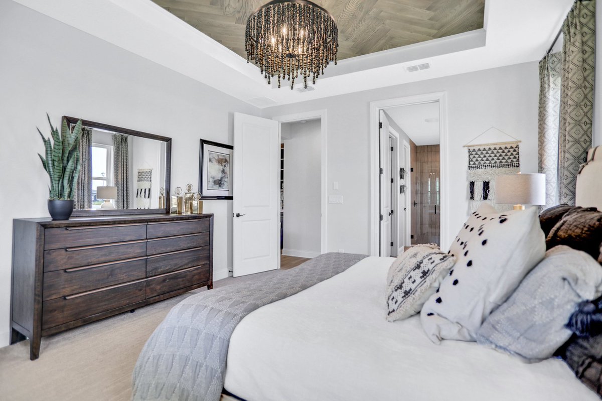 MasterCraftBG's tweet image. While Florida may turn up the heat, our homes are well-equipped to handle even the hottest Florida days w/ innovative Zip System wall sheathing. Designed to minimize air leakage &amp;amp; provide greater structural durability, your home will stay cool in the summer &amp;amp; warm in the winter.