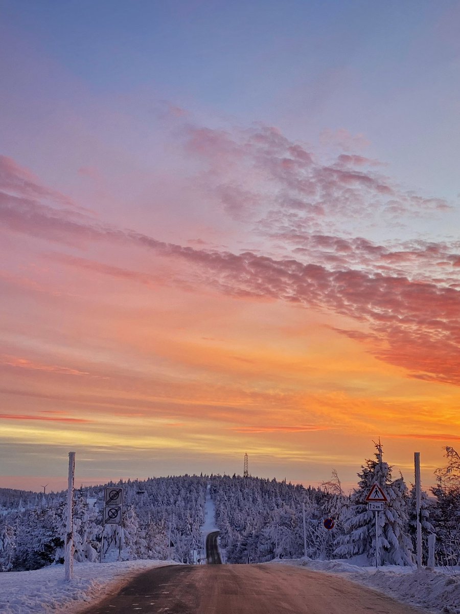 Simone_Hertel's tweet photo. Traumhaft war’s #fichtelberg #erzgebirge #oberwiesenthal #klinovec #keilberg #herzgebirge #oremountains https://t.co/rsCi5h4W8w