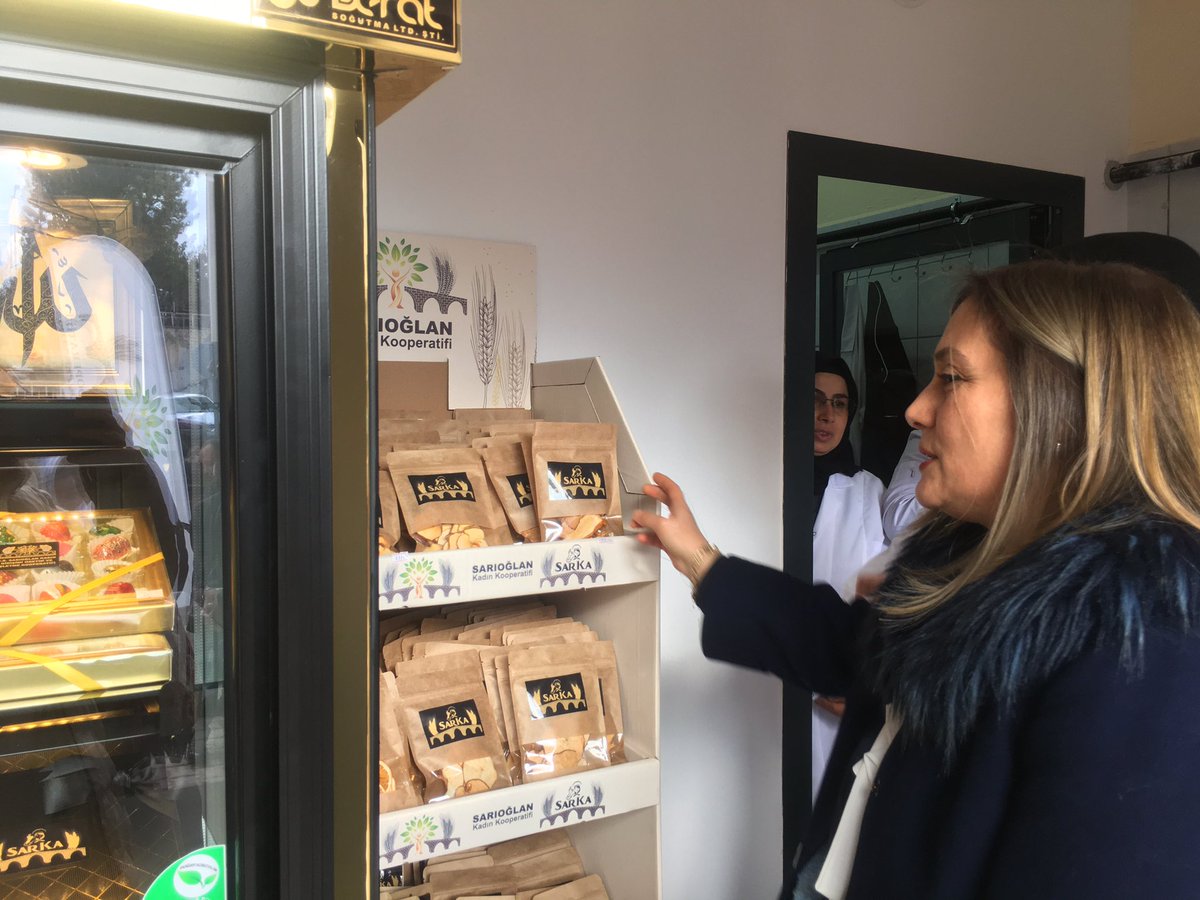 EmineTimucin's tweet photo. Valimiz Sayın Gökmen Çiçek ve Büyükşehir Belediye Başkanımız Sayın Memduh Büyükkılıç ile birlikte Sarıoğlan Kadın Kooperatifi’nin açılışını gerçekleştirdik. Ardından kooperatifimize ait kafe inşaatını ziyaret ederek, kafemizdeki çalışmalarla ilgili yetkililerimizden bilgi aldık. https://t.co/xBDuK7CXwX