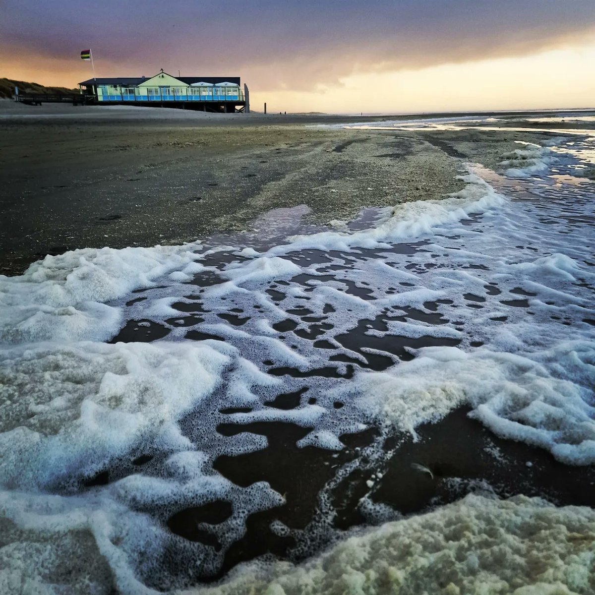 Hoog water op Terschelling #Terschelling <a href="/DZK_deWadden/">De Zee Kust DE WADDEN</a> <a href="/dezeekust/">De Zee Kust -DZK-</a> <a href="/noordzeenieuws/">NoordzeeStrandnieuws</a>