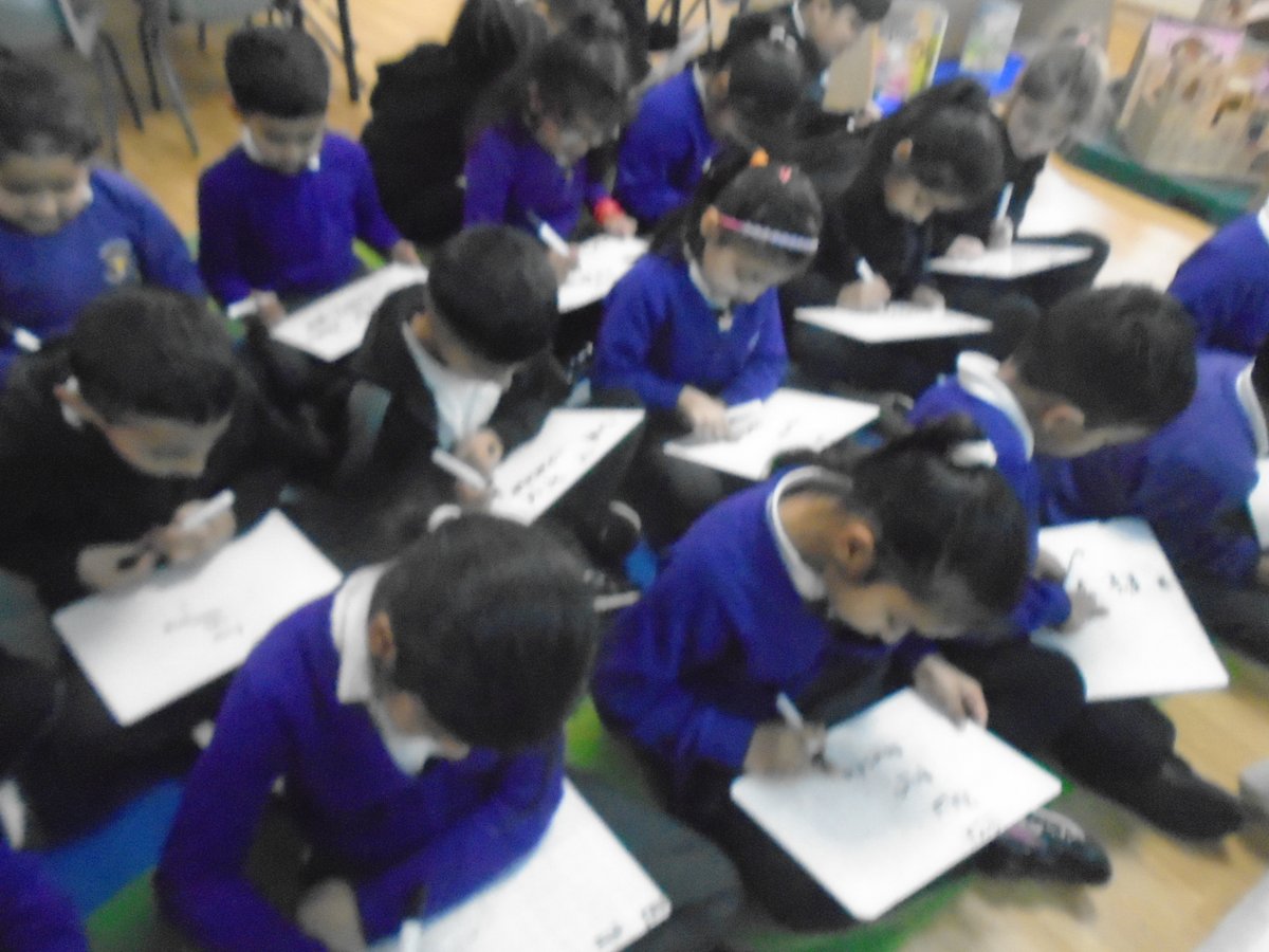ECS_Keighley's tweet photo. Fabulous phonics!
Working independently, checking our friend`s work and then applying our skills.
#rocketphonics
#usingandapplying
#teamwork https://t.co/KVfNJ8IZOZ